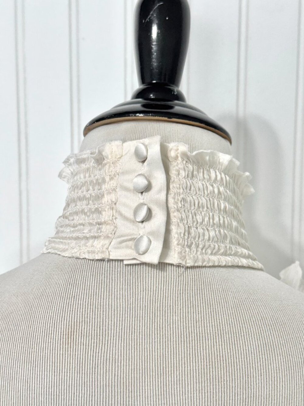 Y2K Bebe Ivory Silk Halter Top Ruffle Rosette XS - Picture 9 of 16